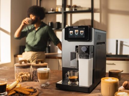 Cecotec Cremmaet Latte Touch Kaffeevollautomat, 19 bar, Thermoblock, 12 Getränke, 4 Profile, Wasser 1,1 l und 400 ml Milch, TFT-Display, konische Mühle, automatische Reinigung, höhenverstellbar